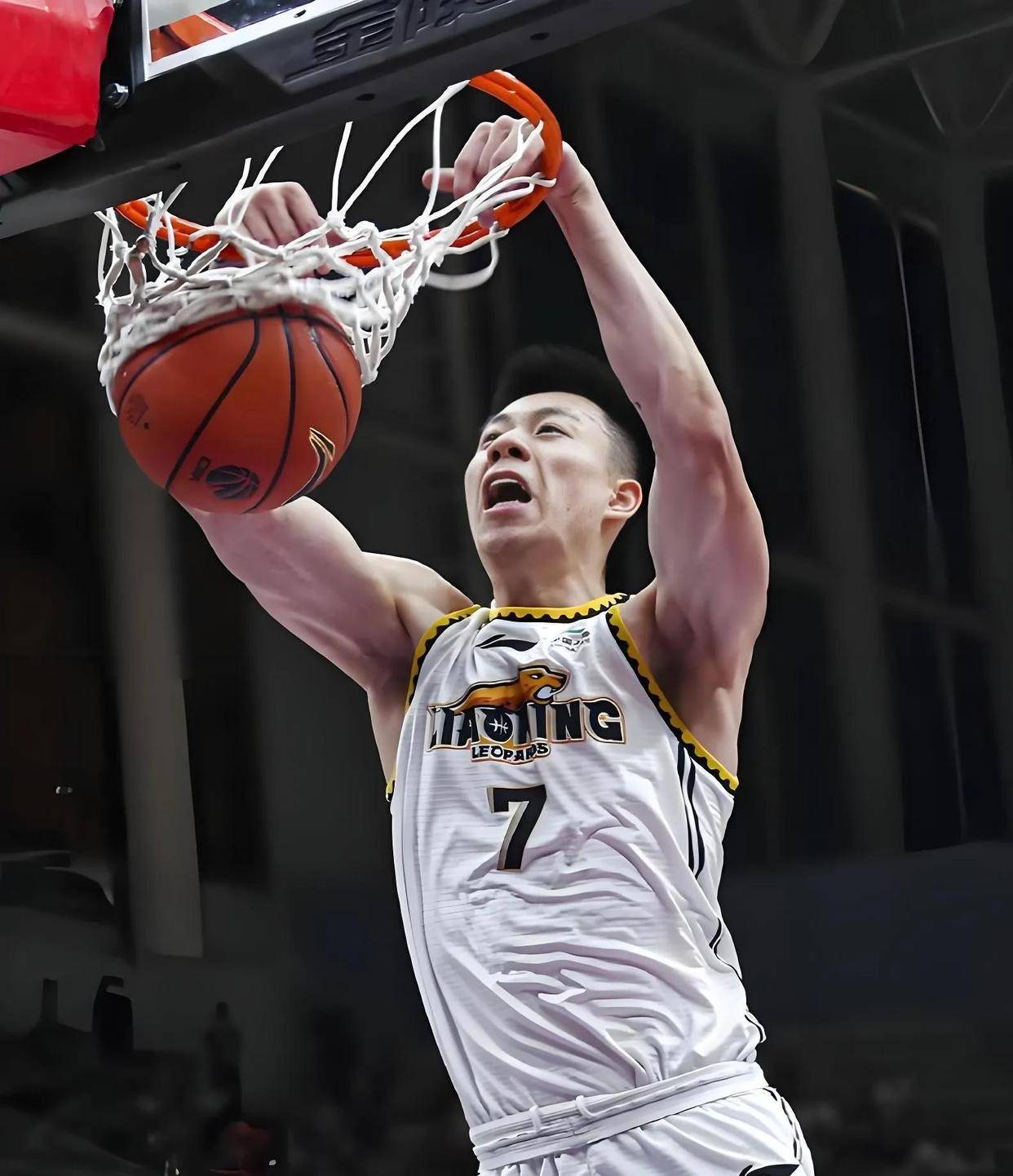 上海久事发布备战花絮；赛前远射贴柱；CBA季后赛任务艰巨；身体对抗强度拉满的简单介绍