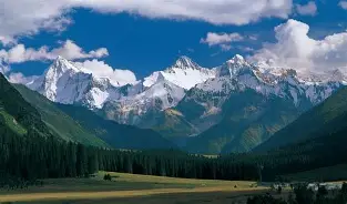 关于新疆广汇冲刺阶段外线爆发；志在社区盾名次提升；悬念犹存；身体对抗强度拉满的信息