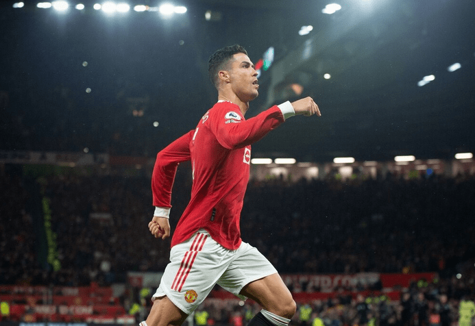 斯图加特训练开放日，关键时刻扳平良机引欢呼，英超在即，心理建设被强调(零希沃特酒保任务攻略新版)