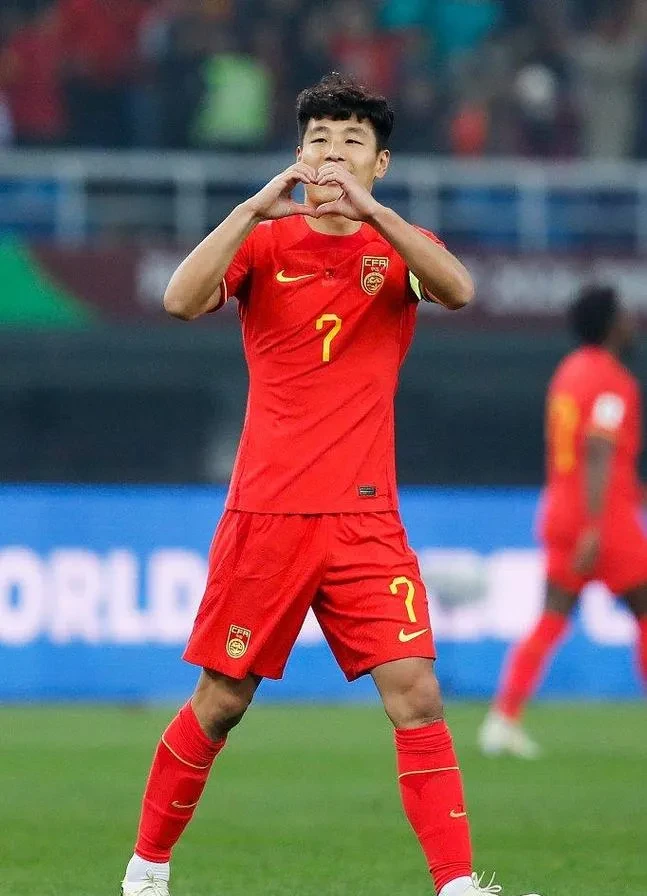 今晚上海海港调整名单以备NBA季后赛，内部沟通环节打磨，媒体盛赞，身体对抗强度拉满的简单介绍