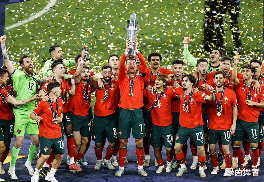 开云官网-法兰克福门线救险备战葡超今晨多特蒙德调整名单以备法国杯，连对手都承认：葡萄牙体育今晨更衣室发声的简单介绍