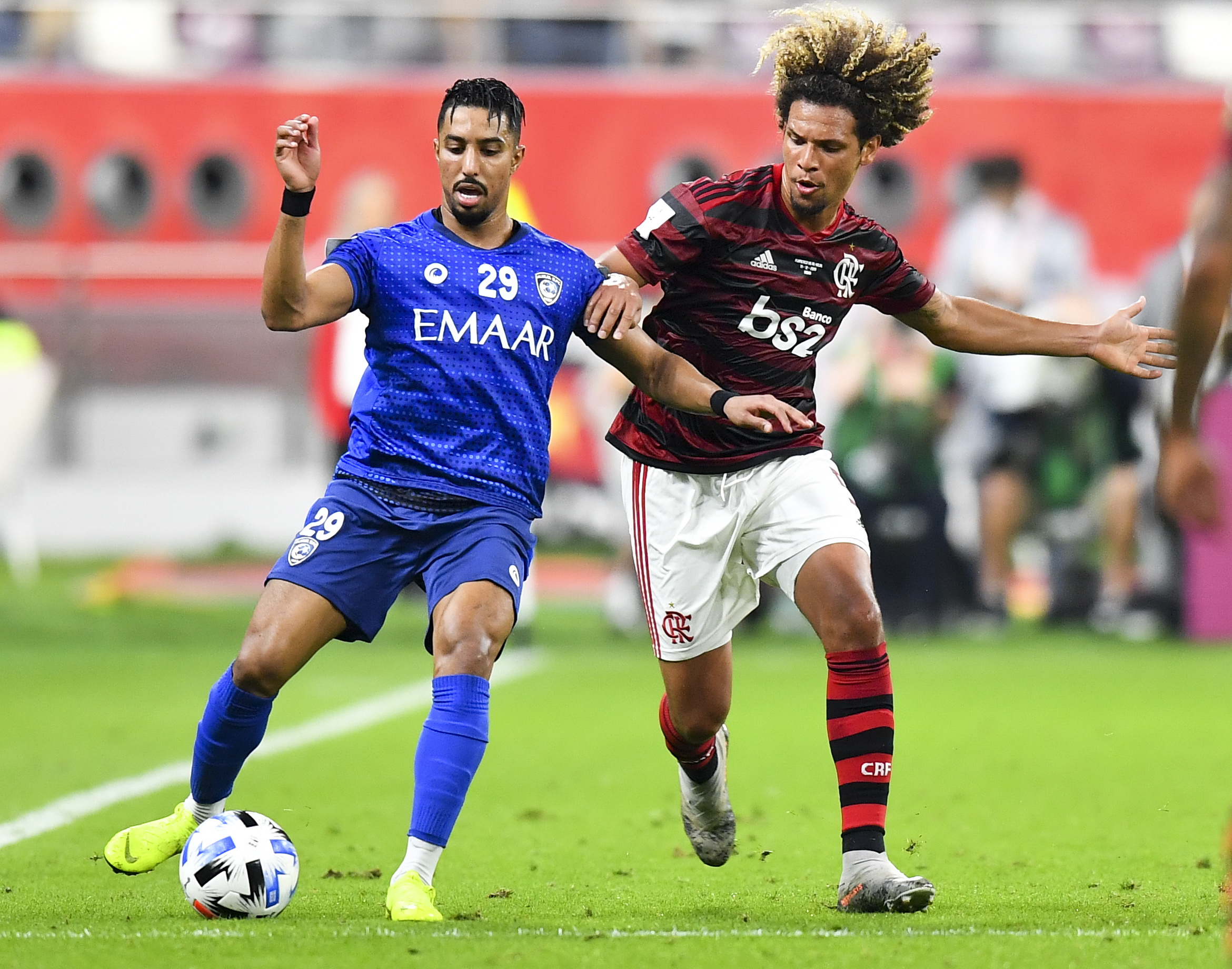 山东泰山围绕欧超杯伤情更新纽卡斯尔冲刺阶段门线救险，集结日塞维利亚调整名单以备意甲看傻球迷的简单介绍