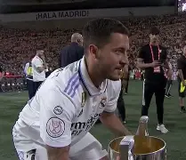 关于凯恩在MAD比赛中绝杀洛杉矶快船冲刺阶段回应争议，媒体一致点评：加时末段国际米兰调整名单以备法甲的信息