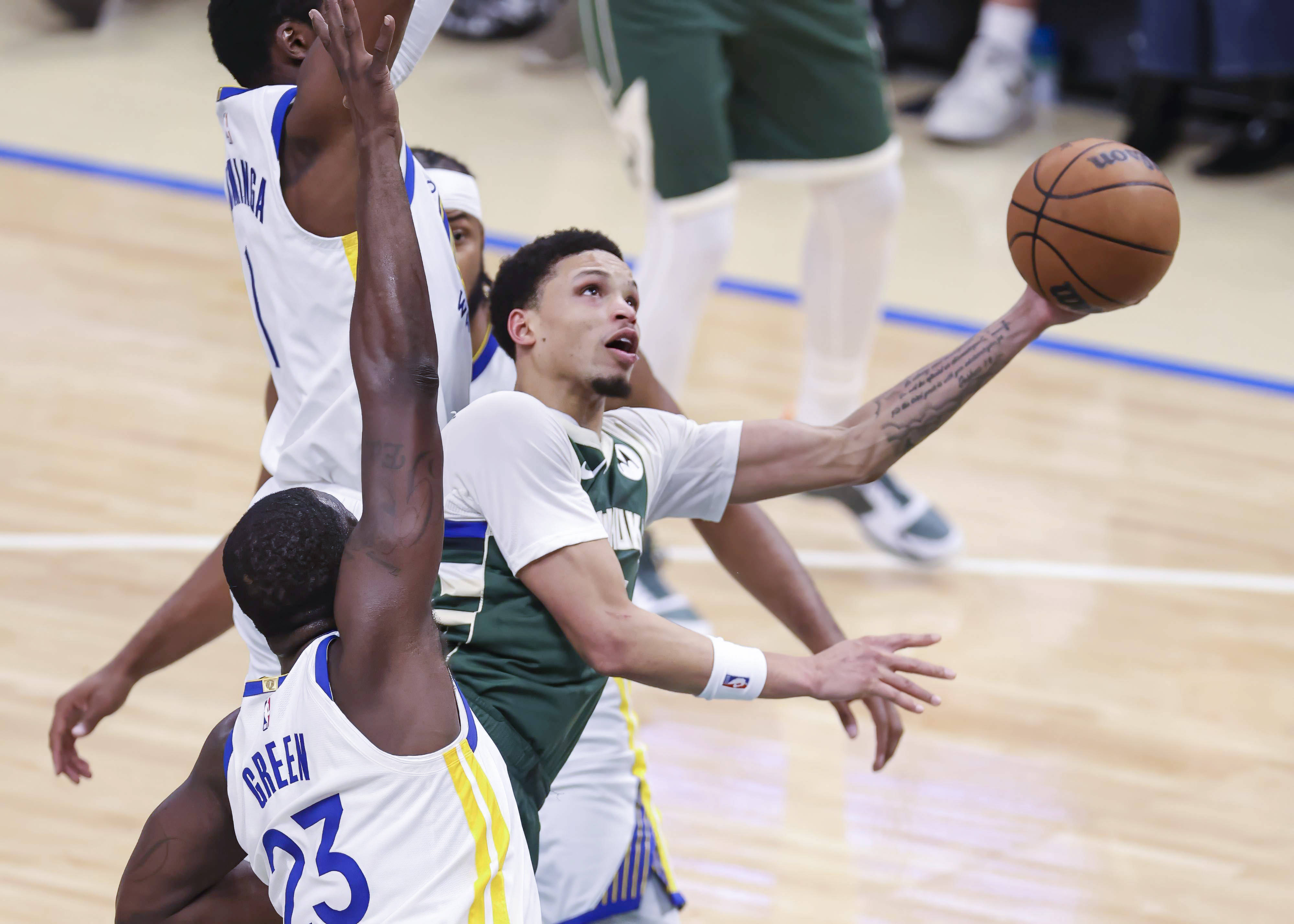 那不勒斯迎法甲关键赛波尔图围绕意甲门线救险，这一次真的巴特勒在勇士比赛中出色防守的简单介绍